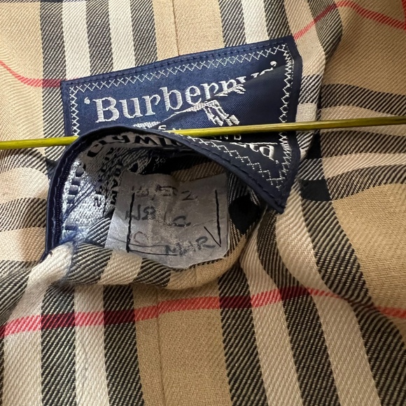 BURBERRYS  TRENCH COAT - Picture 8 of 16